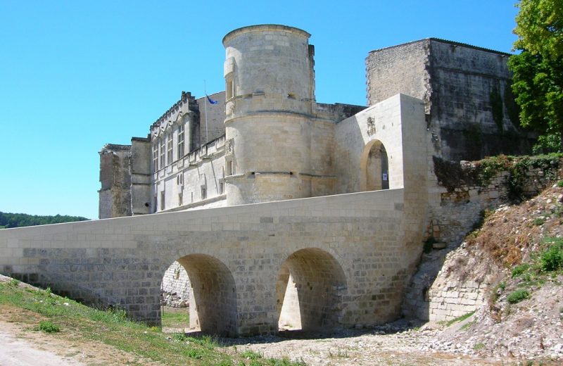 Conférence : le château de Bouteville en Charente.