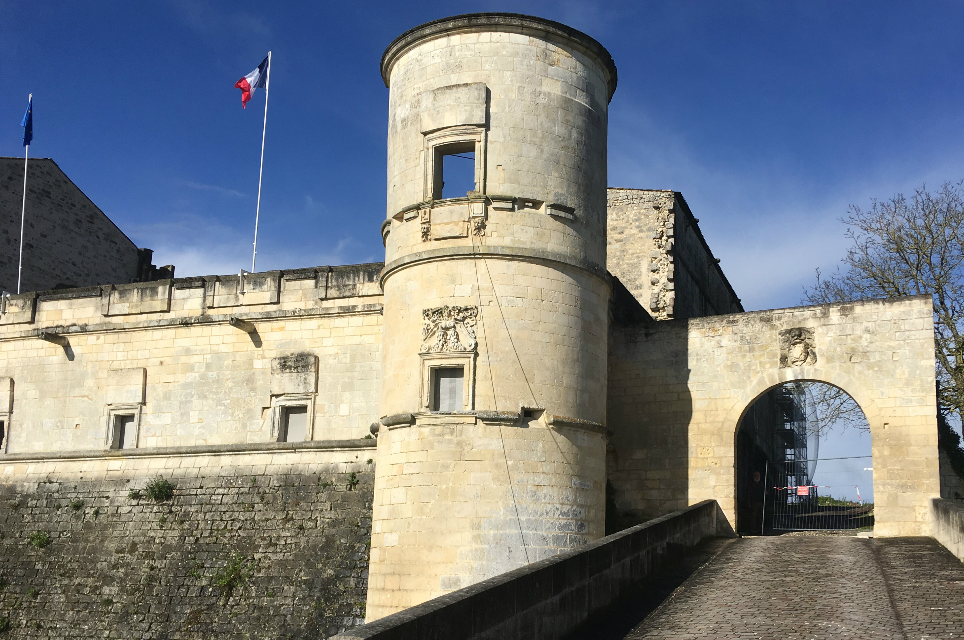 Diagnostic archéologique et mise en valeur du château de Bouteville