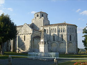 Exposition « L’ archéologie au pied des églises ».