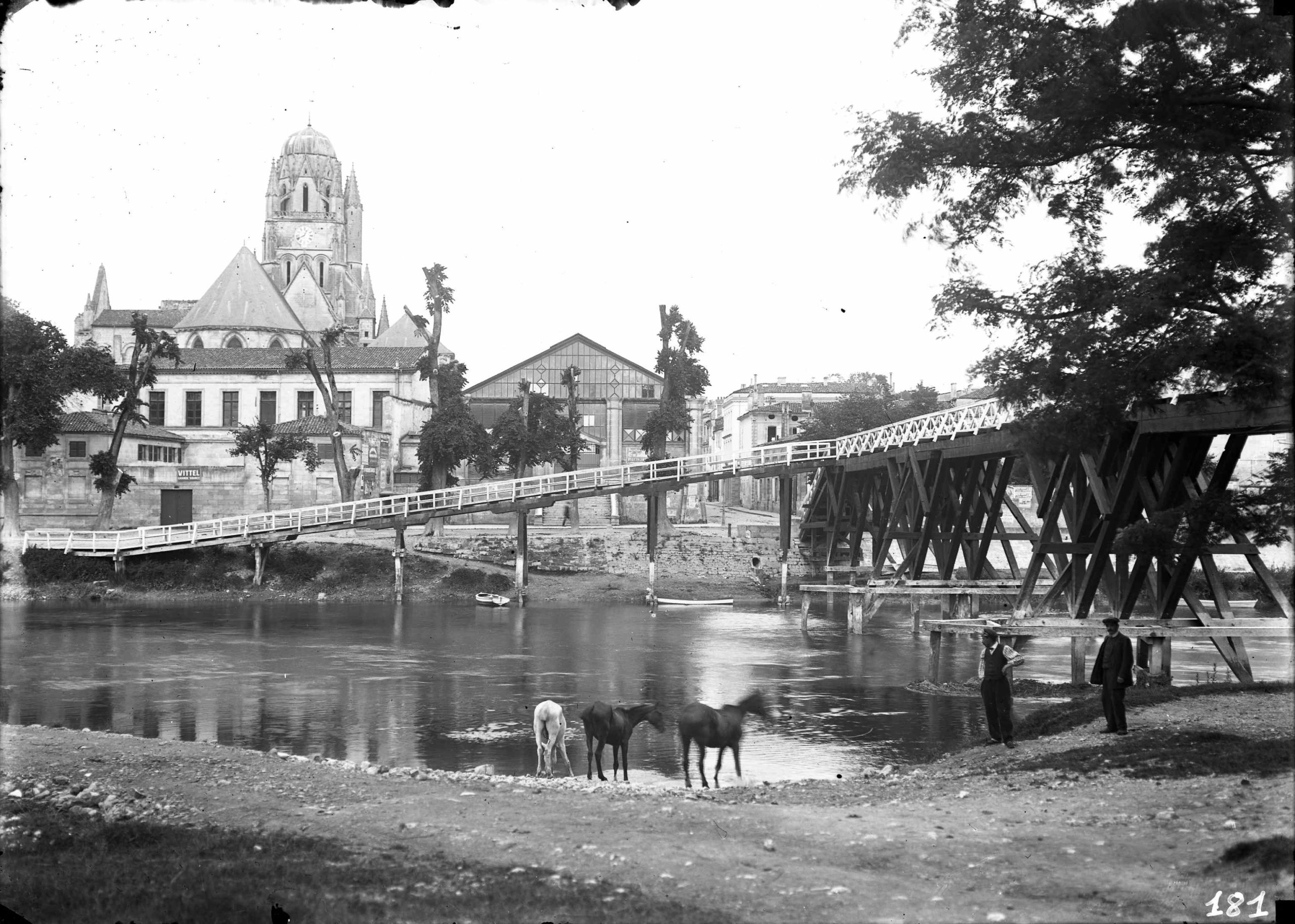 Saintes dans les années 1900 vue par ses amateurs photographes