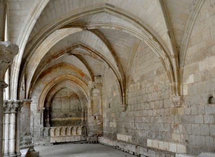 « Le cloître de Saint-Pierre » de Saintes.