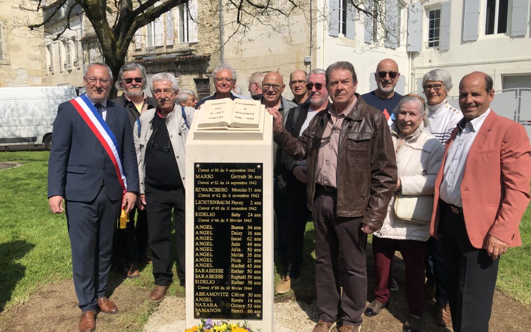 Inauguration de la stèle en mémoire des Saintais déportés.
